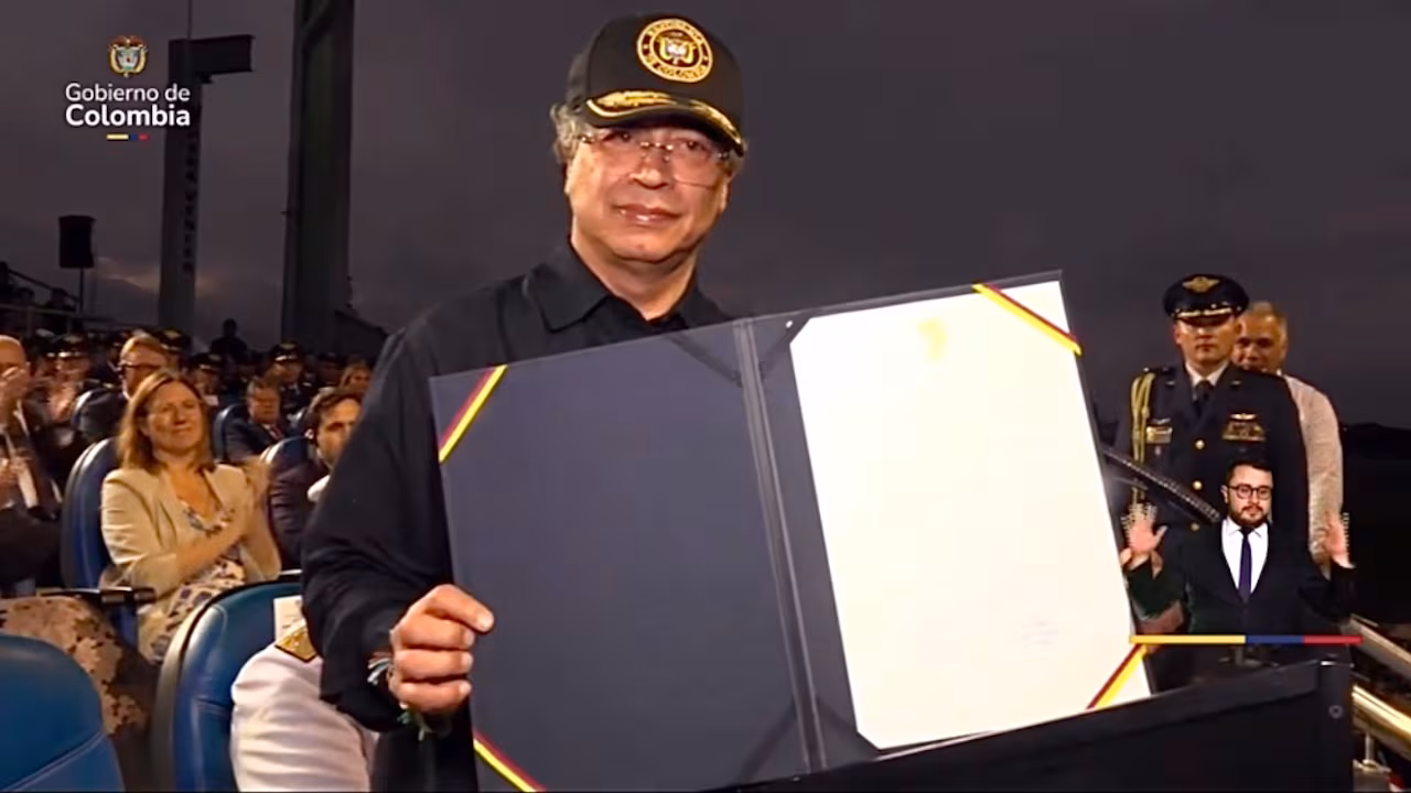 Colombia firma el mayor contrato militar de su historia: 17 aviones Gripen por 16.5 billones bajo el Gobierno Petro